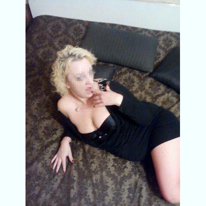 New girl in town great sex experience with escort Shamya Perpignan